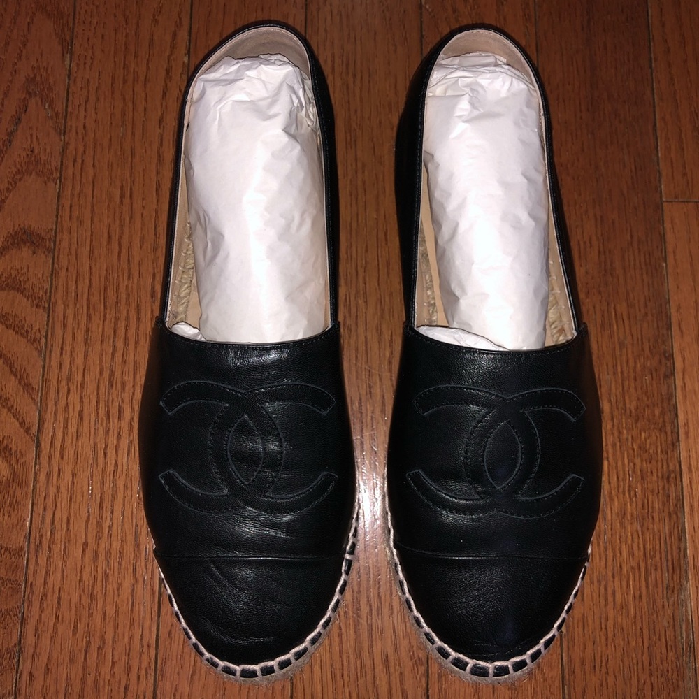 Chanel CC Espadrilles in Black Lambskin Leather - Picture 3 of 8